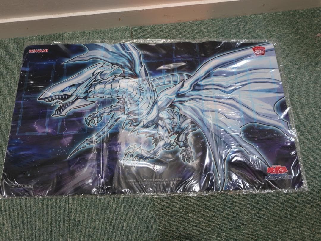 遊戯王　青眼の亜白龍　20th ANNIVERSARY　プレイマット...mr