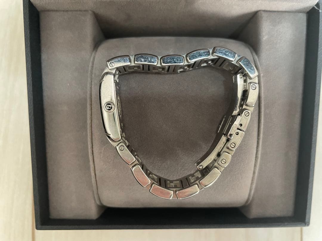 FENDI シルバー スクエア腕時計