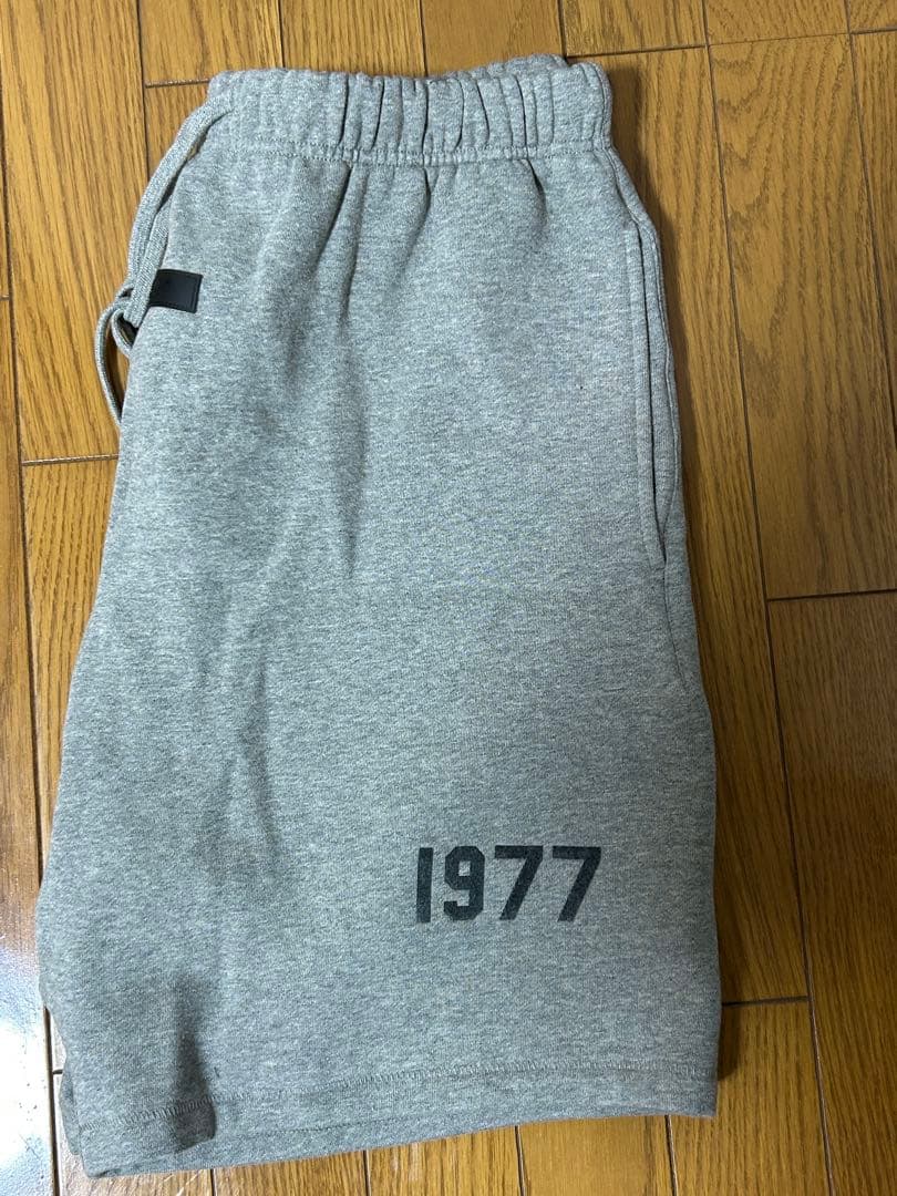 新品未使用　エッセンシャルズ スウェット1977 ハーフパンツ 短パンXL