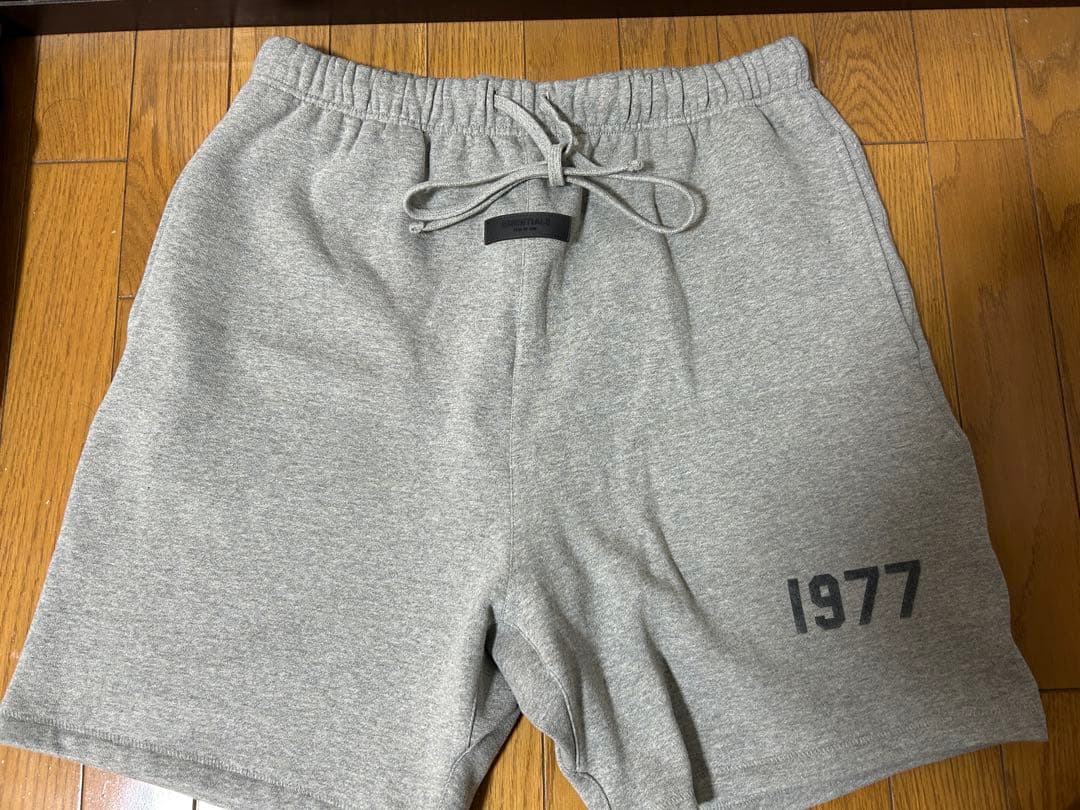 新品未使用　エッセンシャルズ スウェット1977 ハーフパンツ 短パンXL