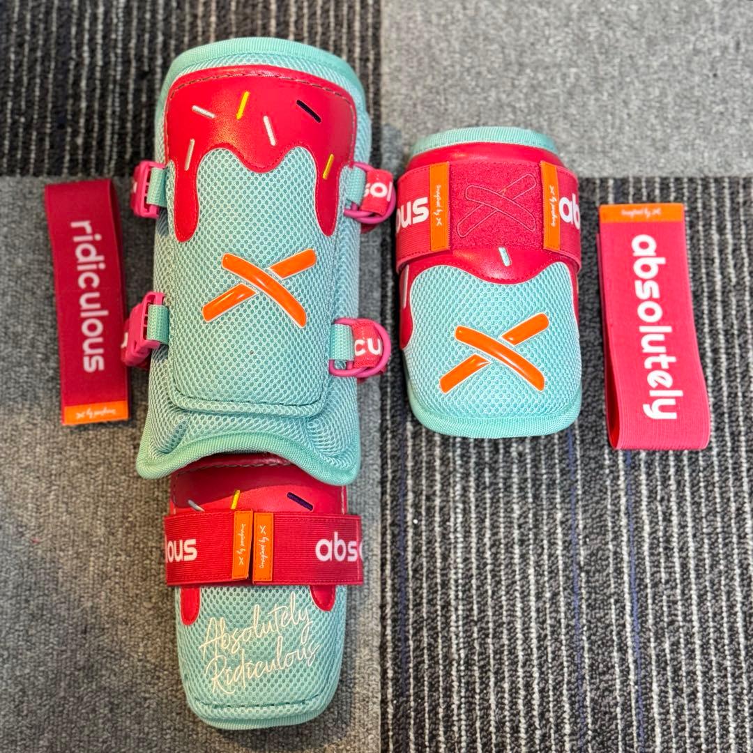 Absolutely ridiculous エルボー・フットガードセット　エリー