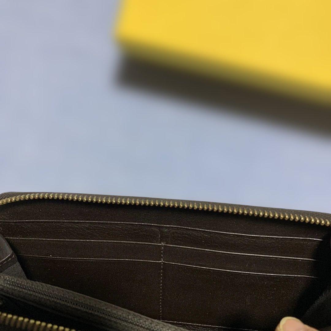 FENDI フェンディ　ラウンドファスナー　長財布