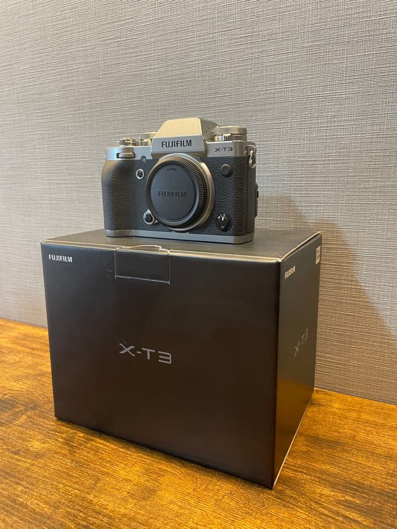 Fujifilm X-T3 ミラーレスカメラ 本体と付属品