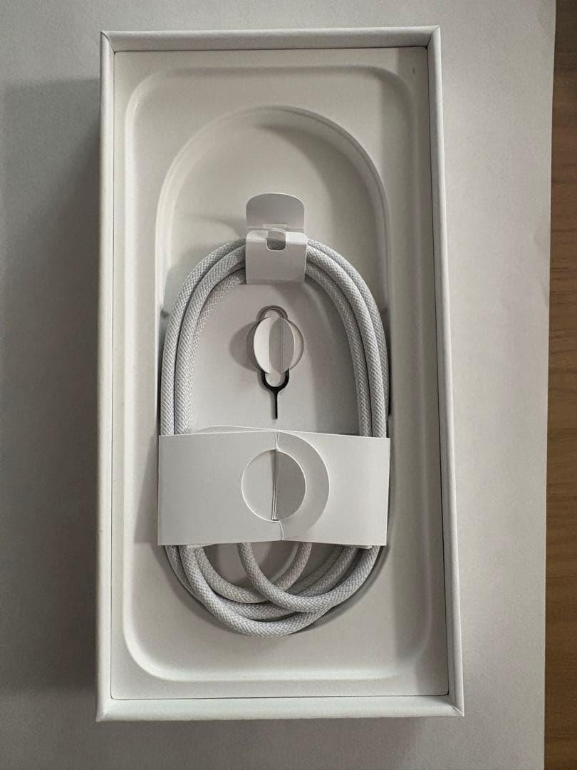 【極美品】iPhone 16 256GB ティール SIMフリー