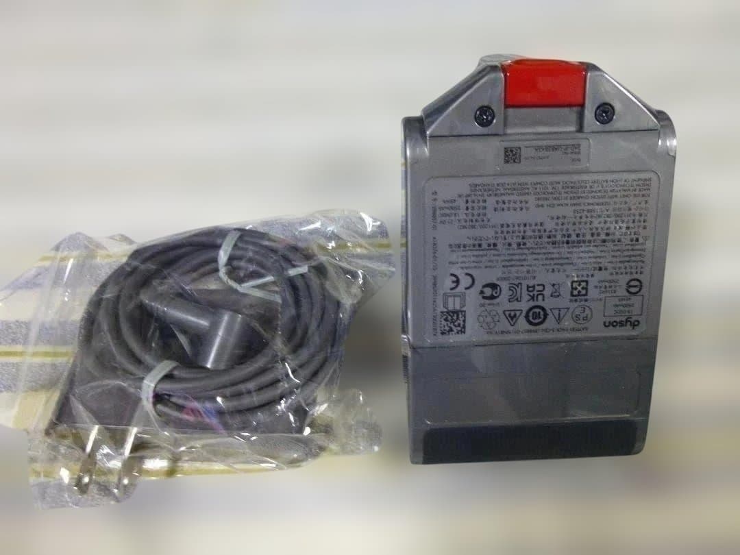 関東は翌日にお届け　ダイソンSV18用の本体セットで全て新品です　③