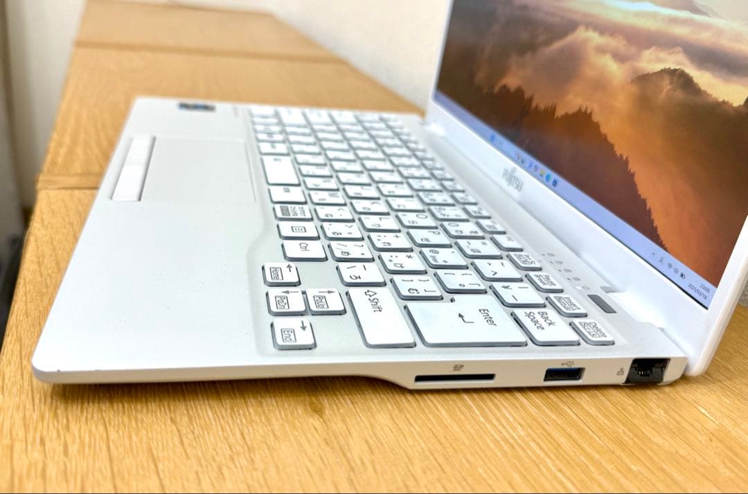 Windowsノート本体 Fujitsu LIFEBOOK UH90/E3 i7/16GB/512GB