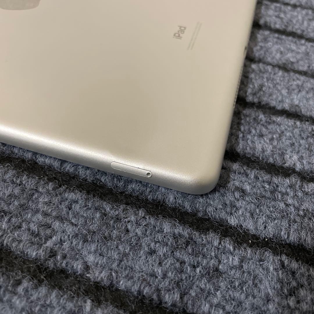 180 iPad 8世代 32GB SIMフリー シルバー