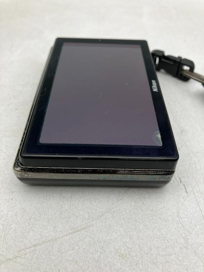 Nikon COOLPIX S70 本体と付属品