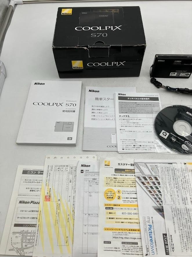 Nikon COOLPIX S70 本体と付属品