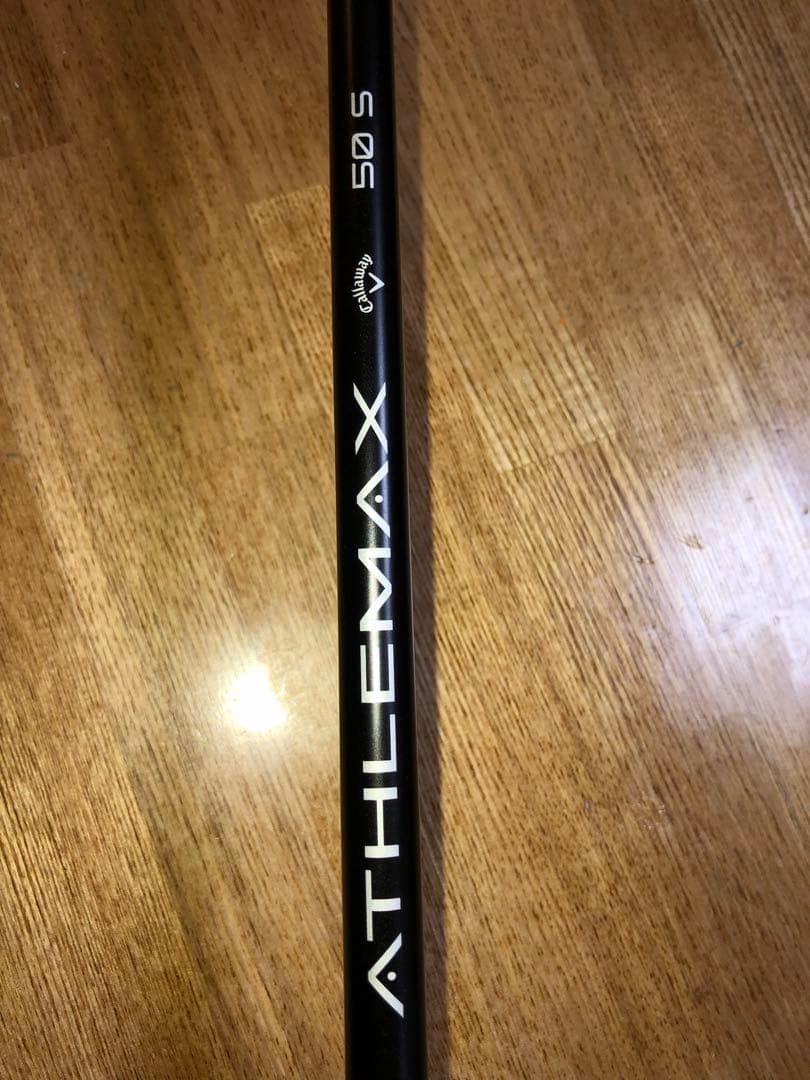 左）レフティ QUANTUM Max 10.5° ドライバー　Sフレックス