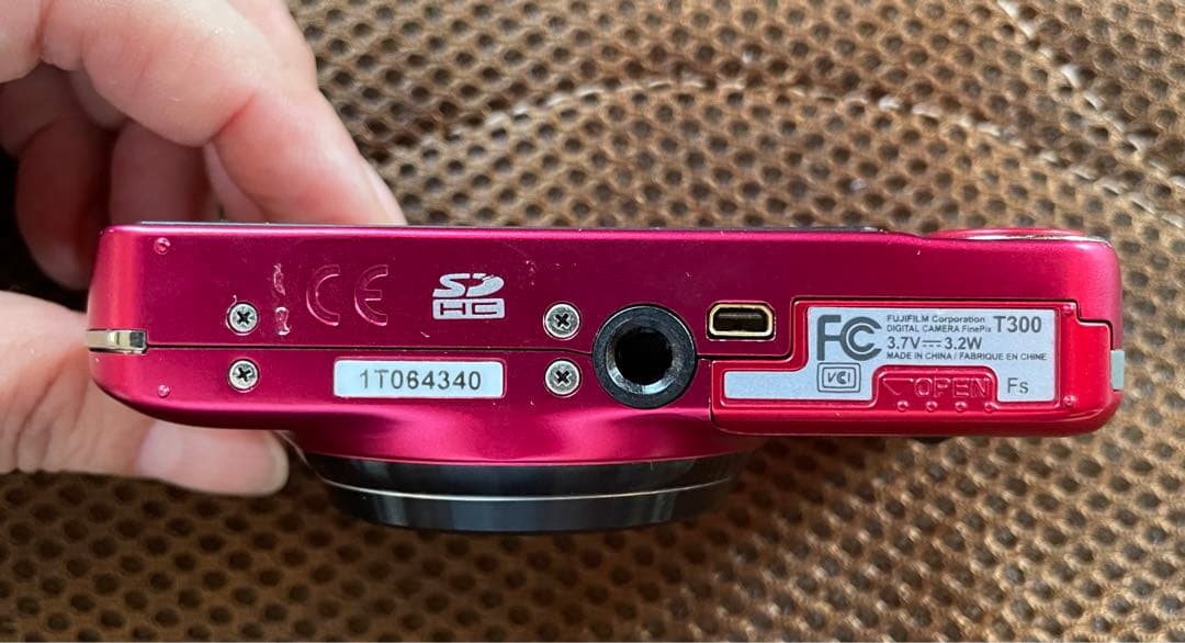 デジタルカメラ　フジフィルム　FINEPIX T300 レッド　動作確認済み