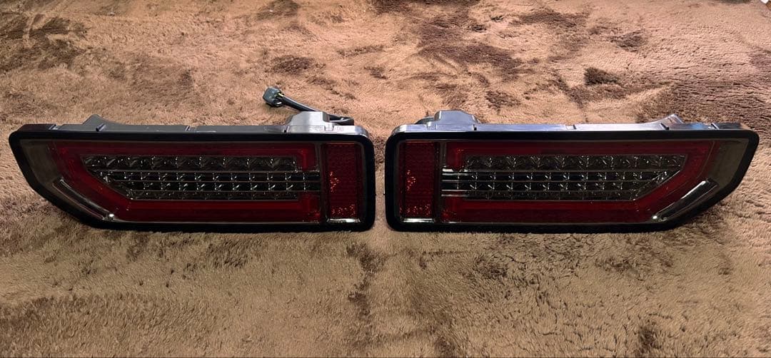 ジムニーjb64.74 テールレンズ左右(スモーク)