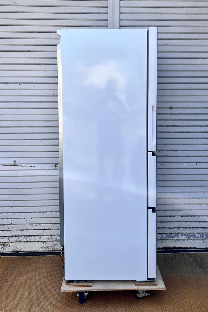 ②【美品】2024年YAMADA冷凍冷蔵庫　REFAGE YRZ-F32MW