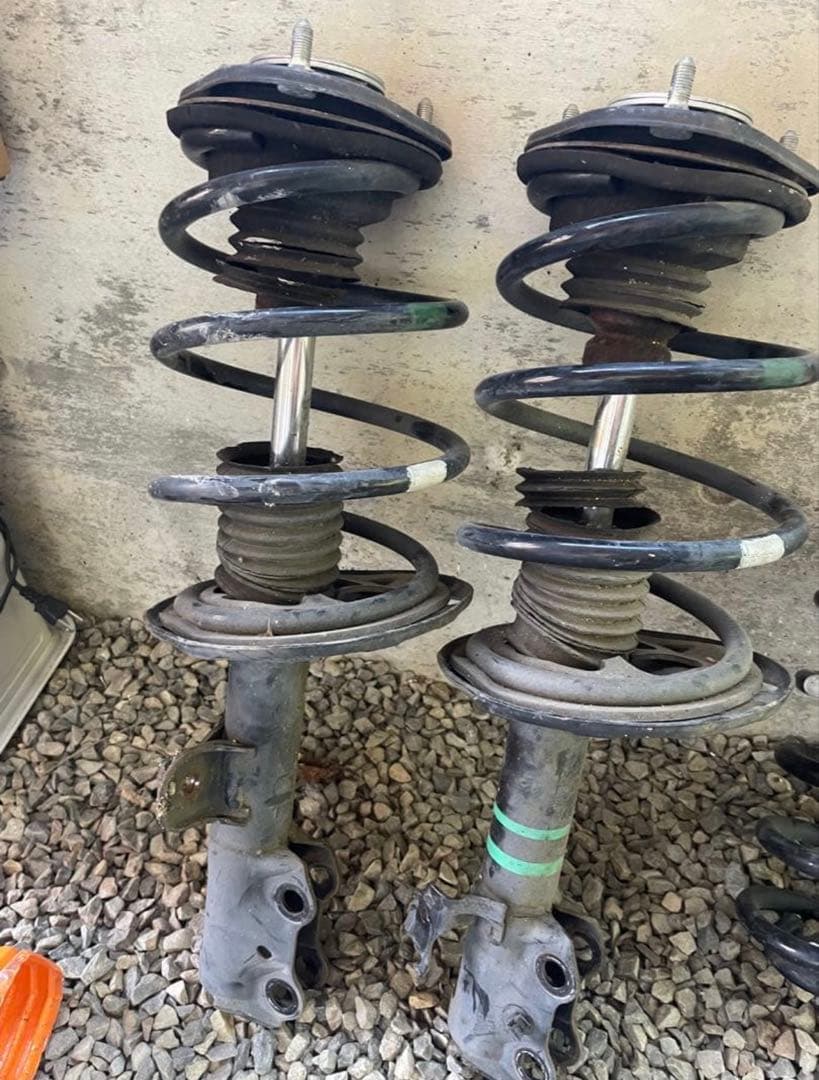 【早い者勝ち‼️】ストラットとスプリング　右側のみ