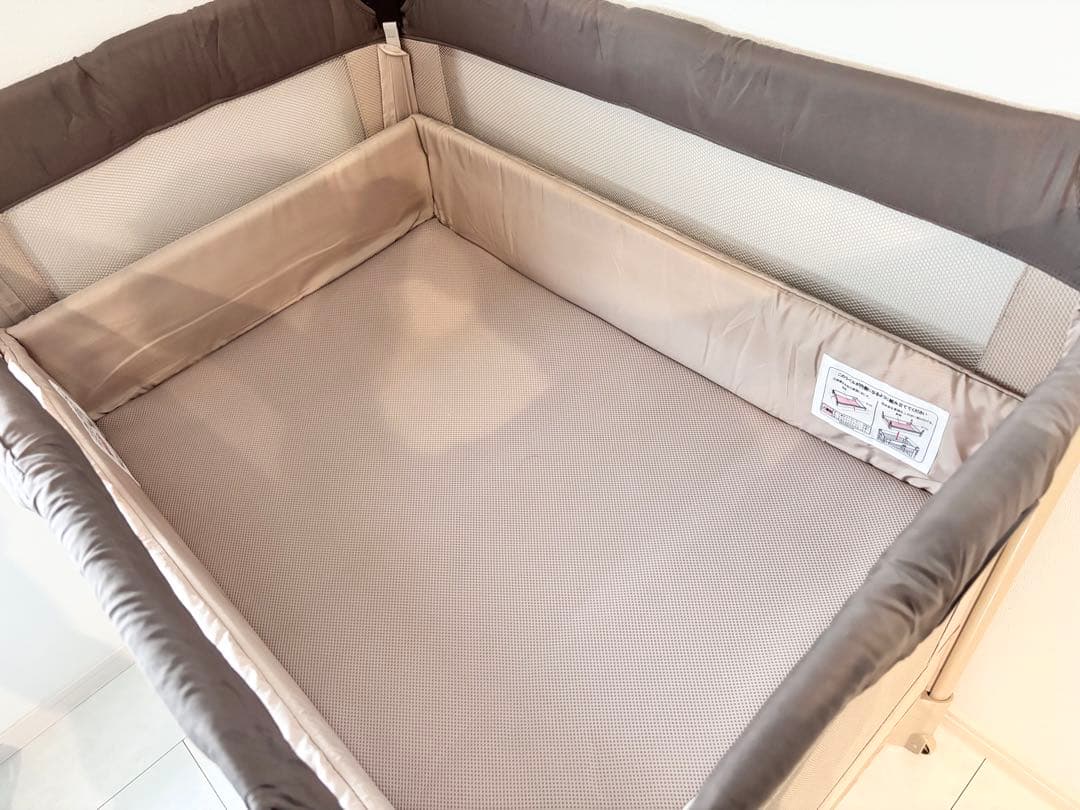 アップリカ ココネルエアー 折りたたみ式 ベビーベッド ベージュコンパクト