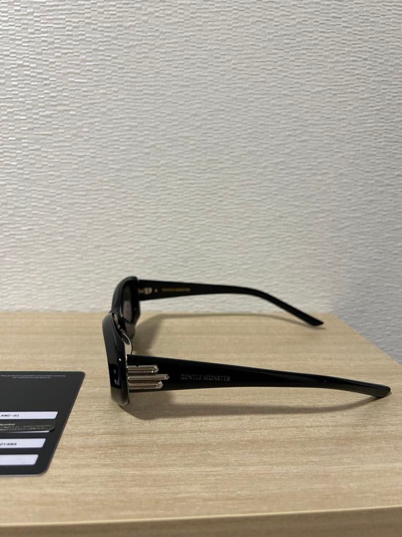 GENTLE MONSTERサングラスBLANC-01