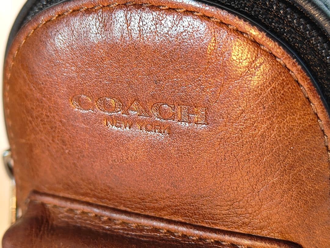 【極美品】COACH コーチ正規品　高級バックチャーム　本革ツートンキーホルダー