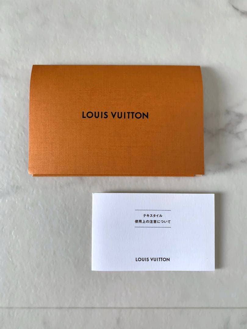 【ルイ ヴィトン】エトール モノグラム エッセンシャル★ストール★グレー★箱付き