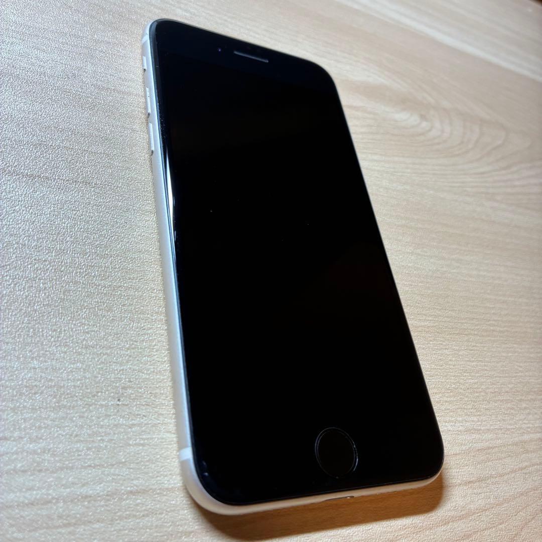 Apple iPhone SE 第3世代 スターライト 64GB 背面ヒビ有り