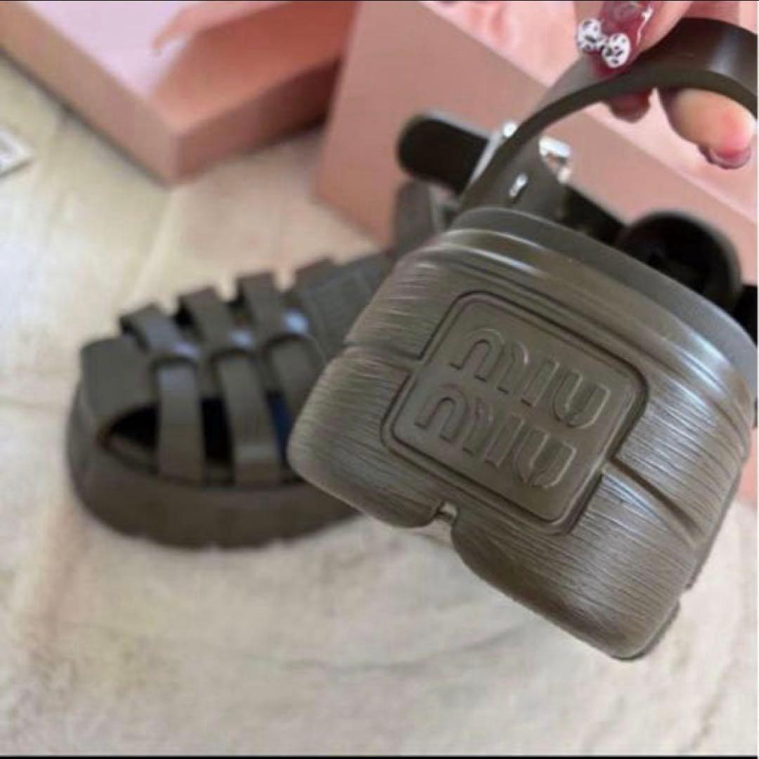 miumiuプラットフォームサンダル　グルカサンダル