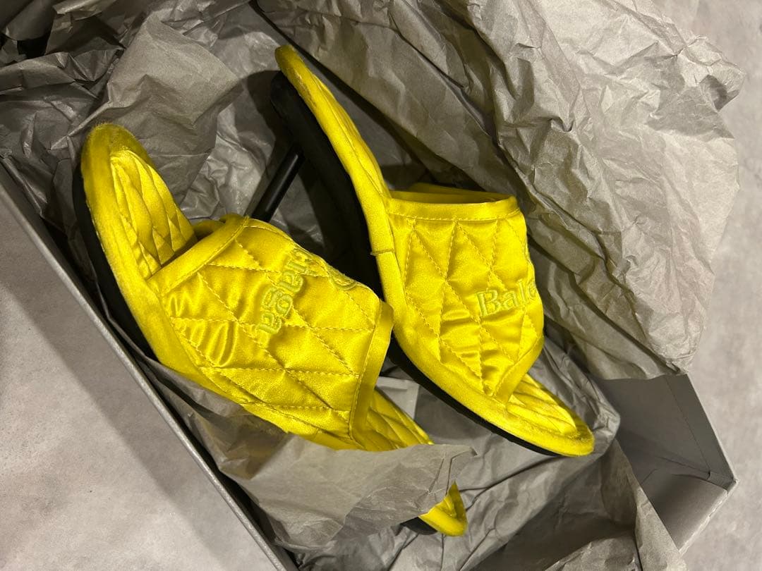 Balenciaga イエロー　キルティングミュール 箱付き