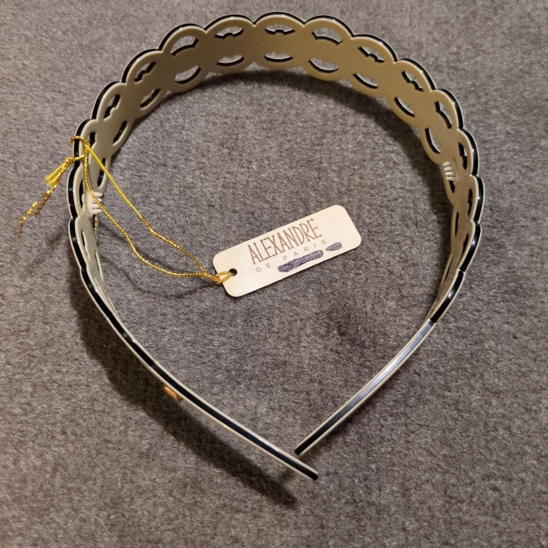 期間限定値下げ！【新品未使用】ALEXANDREアイボリー 透かし柄カチューシャ