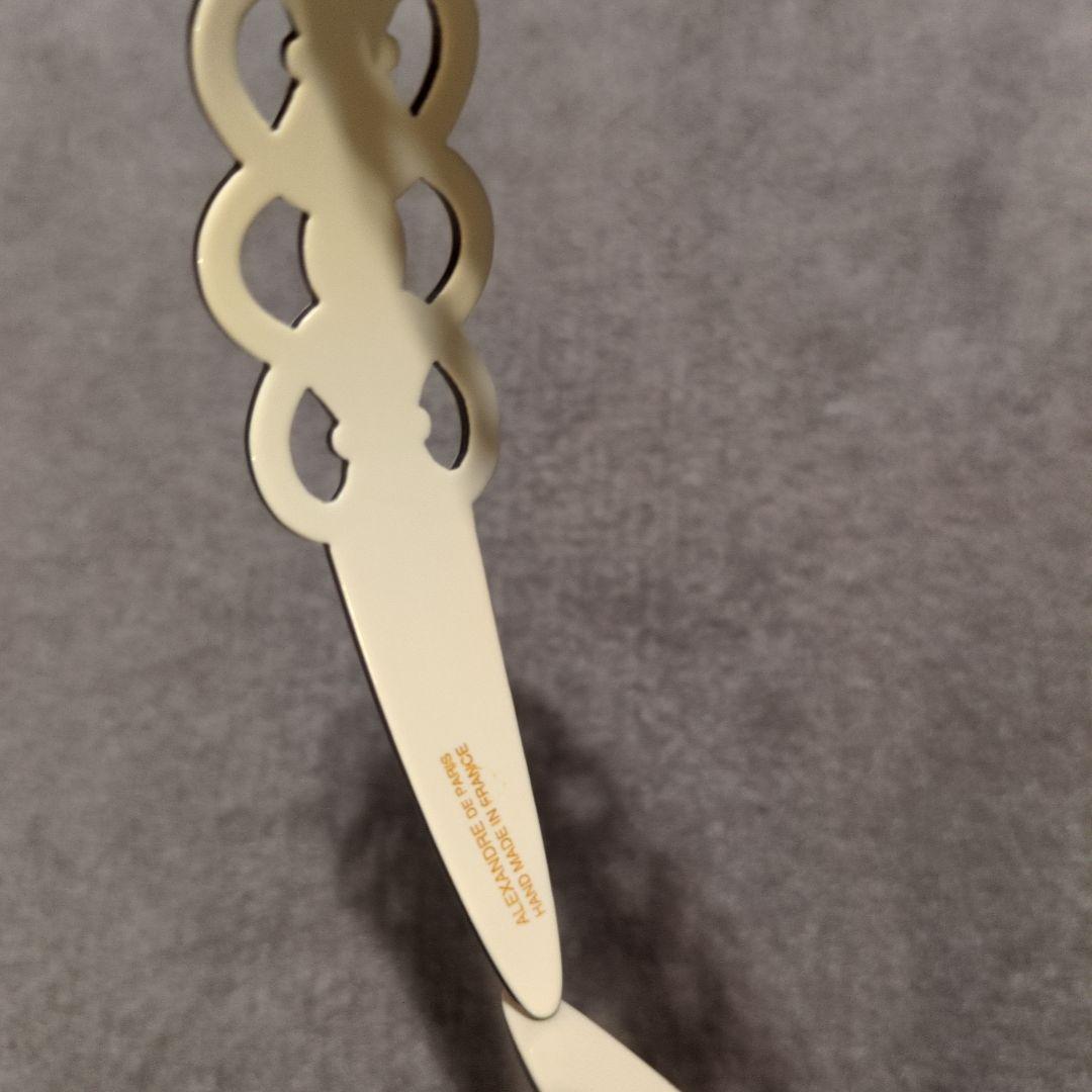 期間限定値下げ！【新品未使用】ALEXANDREアイボリー 透かし柄カチューシャ