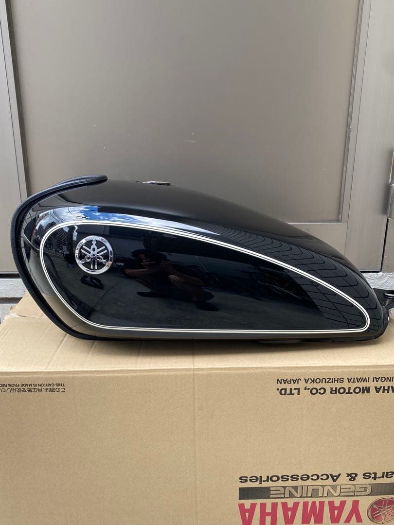 SR400 FIタンク　凹み有　エンブレム無し