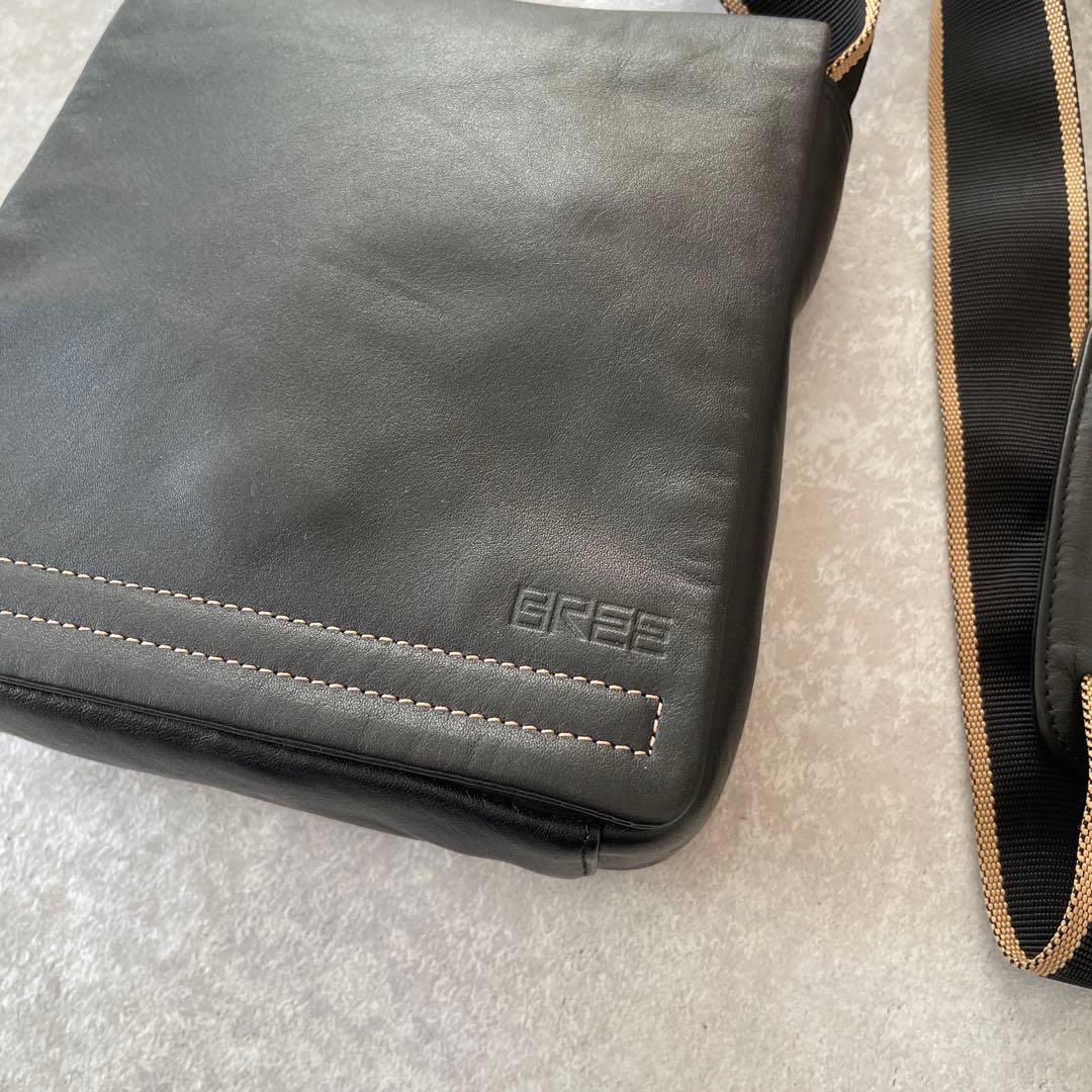 美品 ブリー BREE フラップショルダーバッグ ブラック