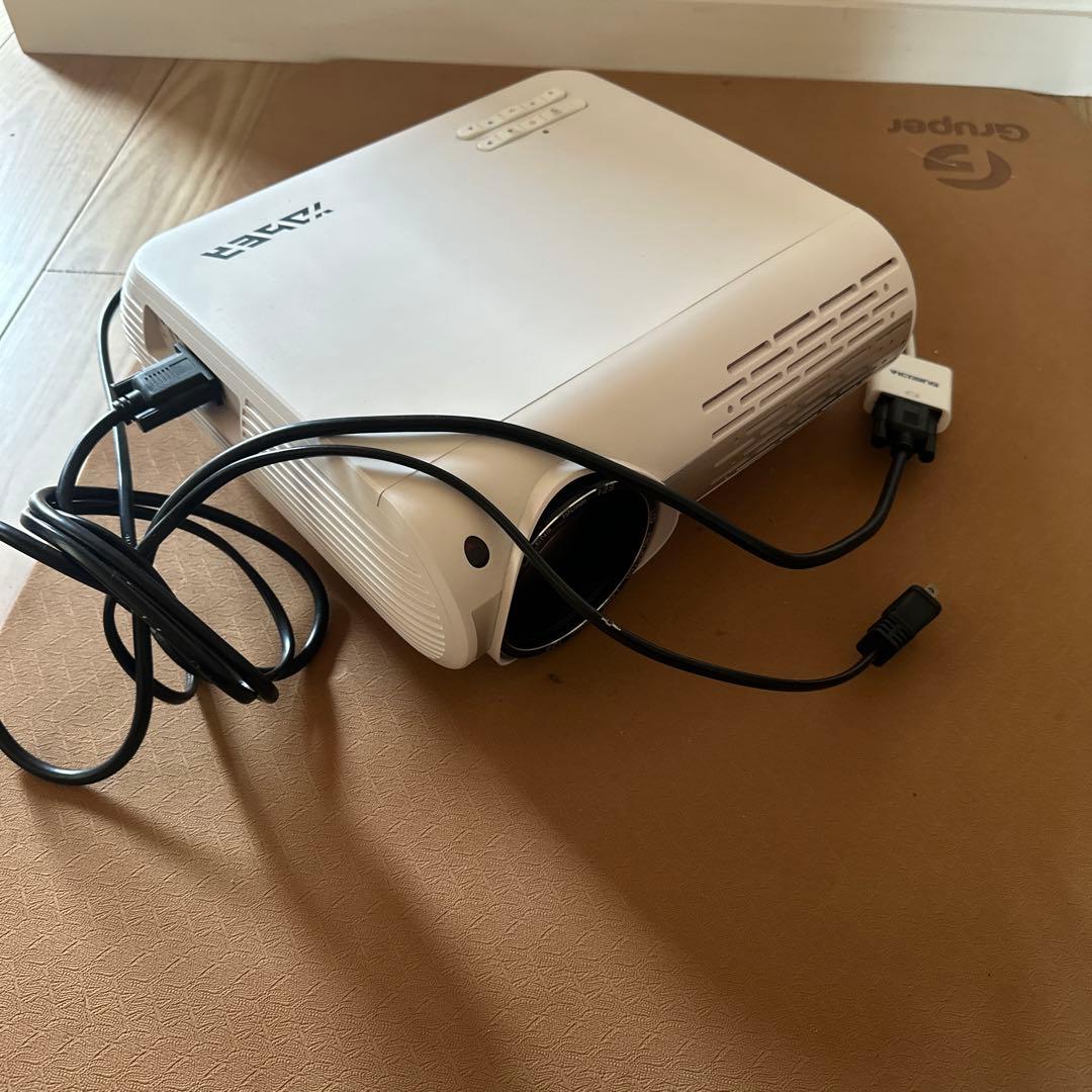 YABER Y30 LEDプロジェクター 本体　付属品、説明書付き