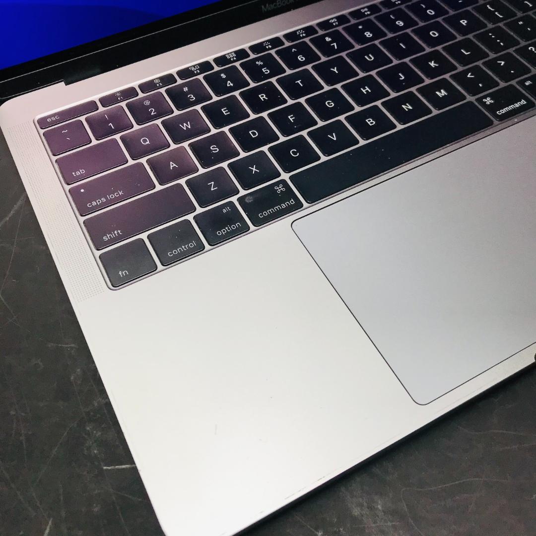 91) Macbook Pro 13 i7 16G 256G 新品バッテリ