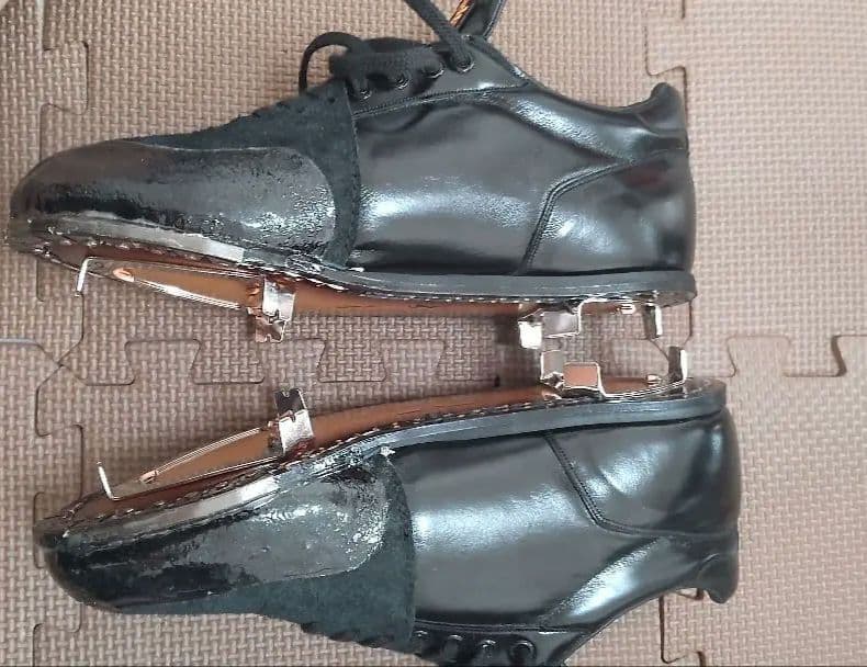 黒 レザー スポーツシューズ 金属スパイク