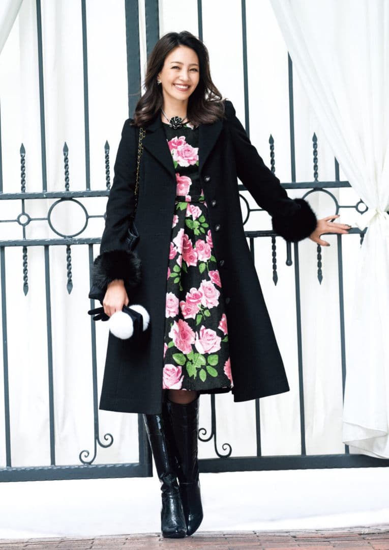 黒地にピンクのバラ柄ワンピース 40サイズ