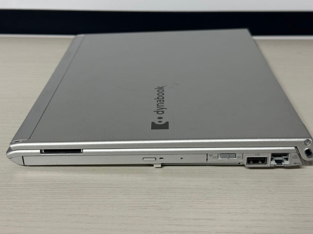 TOSHIBA dynabook シルバー ノートPC 本体