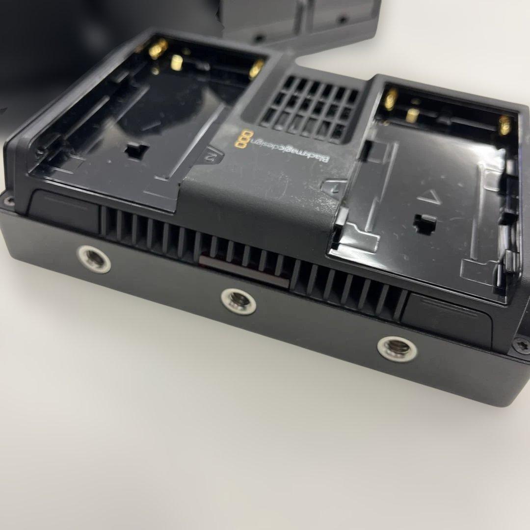 Blackmagic Video Assist 5\" 12G HDR と付属品