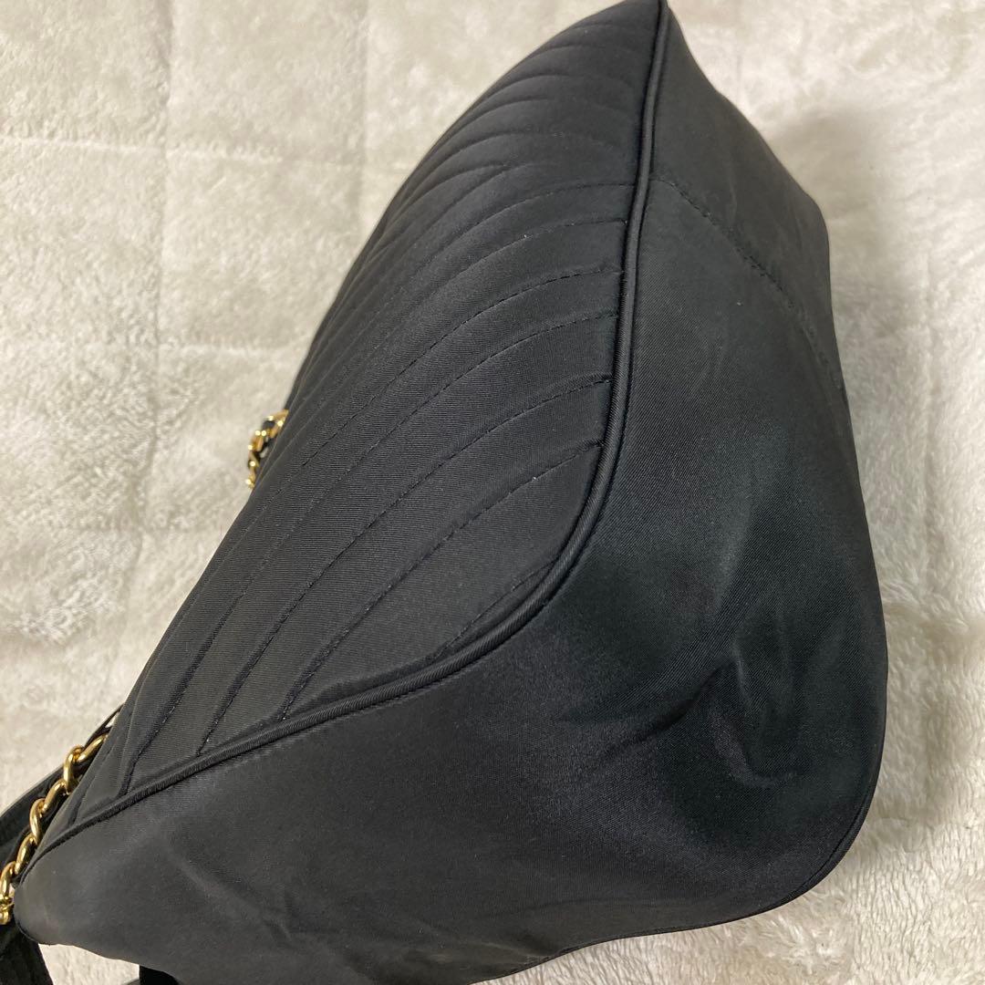 美品　ヴァレンティノ　チェーンショルダーバッグ　キルティング　インナーバッグ　黒