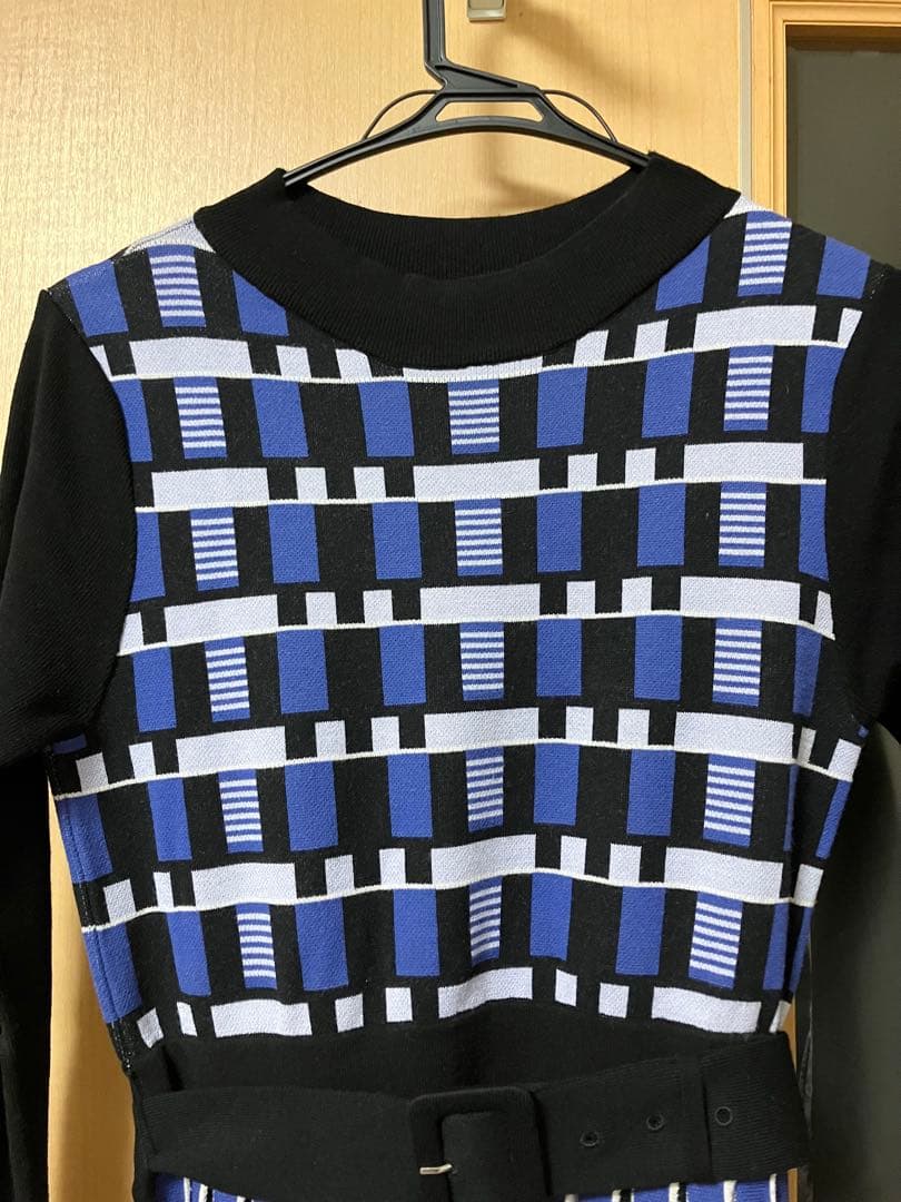 【クリーニング済み】 ジオメトリックプリーツニットワンピース 38