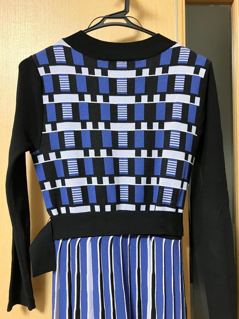 【クリーニング済み】 ジオメトリックプリーツニットワンピース 38