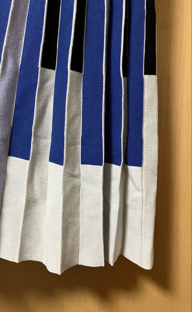 【クリーニング済み】 ジオメトリックプリーツニットワンピース 38