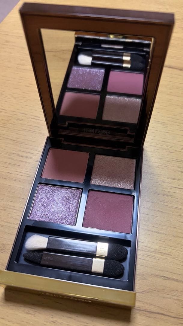 トムフォード アイカラークォード メタリックモーヴ 01RW 美品