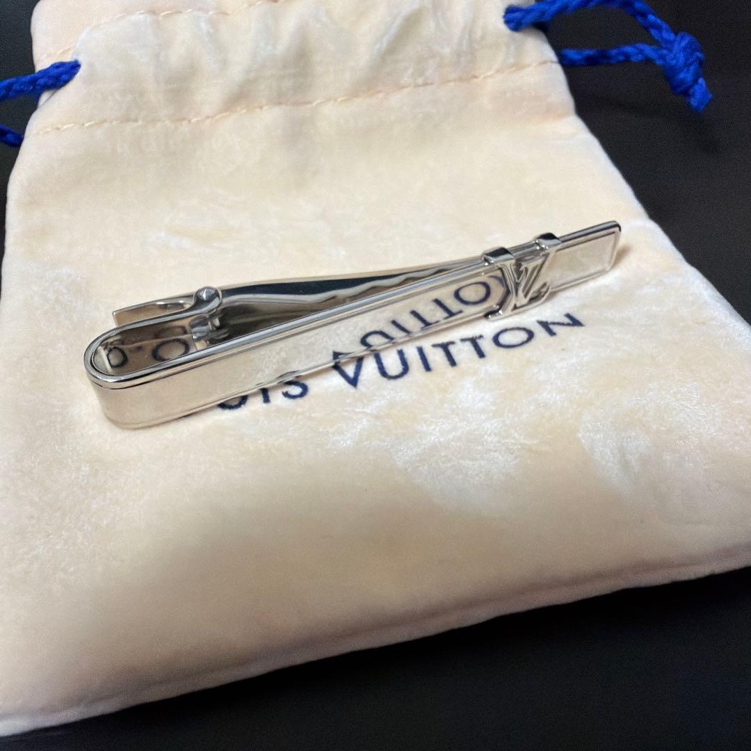 美品　LOUIS VUITTON ネクタイピン LVイニシャル