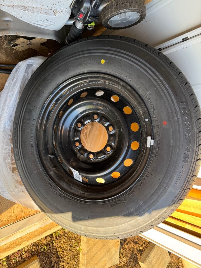 ブリヂストン エコピア　ハイエース純正15インチ タイヤセット5本スペア含む