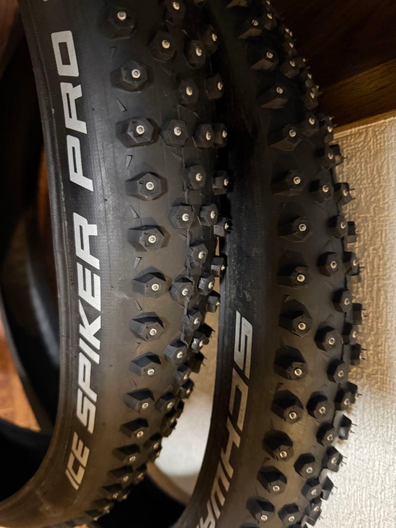 27.5×2.6 シュワルベ　アイススパイカープロ　2 本セット