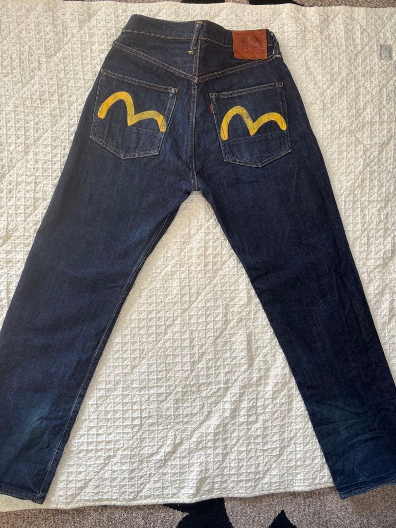 EVISUのダークブルーデニムパンツ