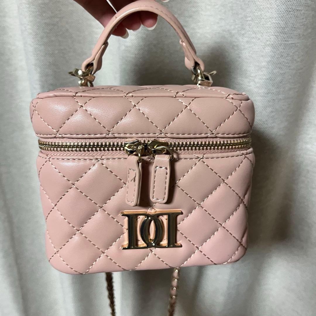 【ゴールドパーツ】キルティングスクエアミニバッグ