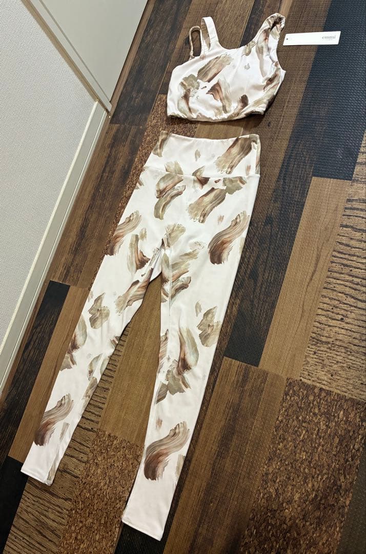 【新品同】emmi yoga　ヨガウェア　マーブルアート柄　アイボリー　水陸両用