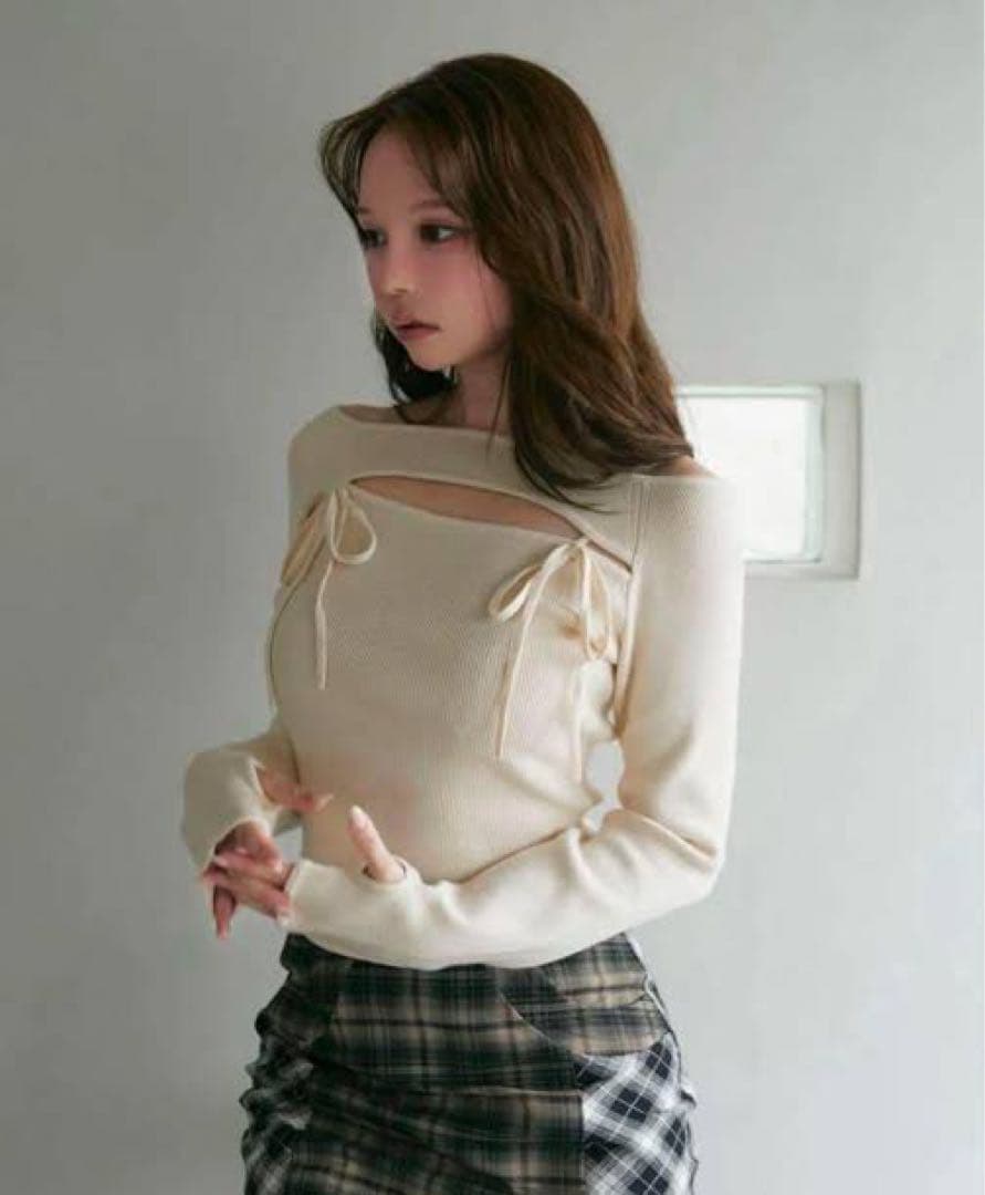 ANDMARY アンドマリーアイボリー ニット べべリボントップス