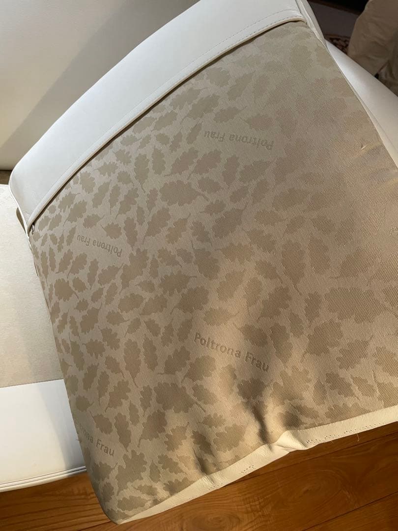 ポルトローナフラウ　バニティフェア　総本革　レザー　ソファ　カッシーナ