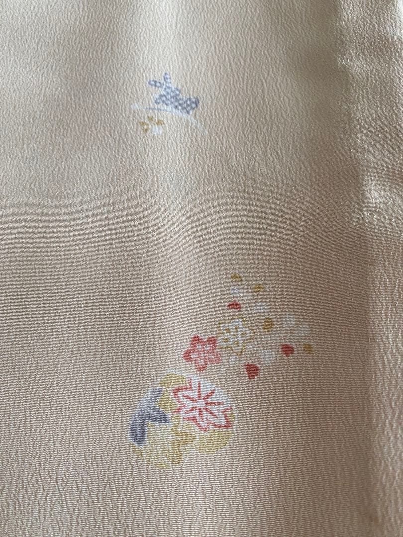 【未使用】東レ シルック単衣小紋 飛び柄 うさぎと葵 淡色 正絹風 洗える着物