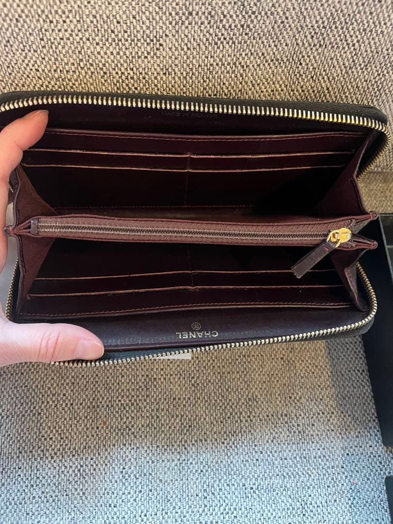 CHANEL キャビアスキン　ラウンドファスナー　ブラック キルティング 長財布